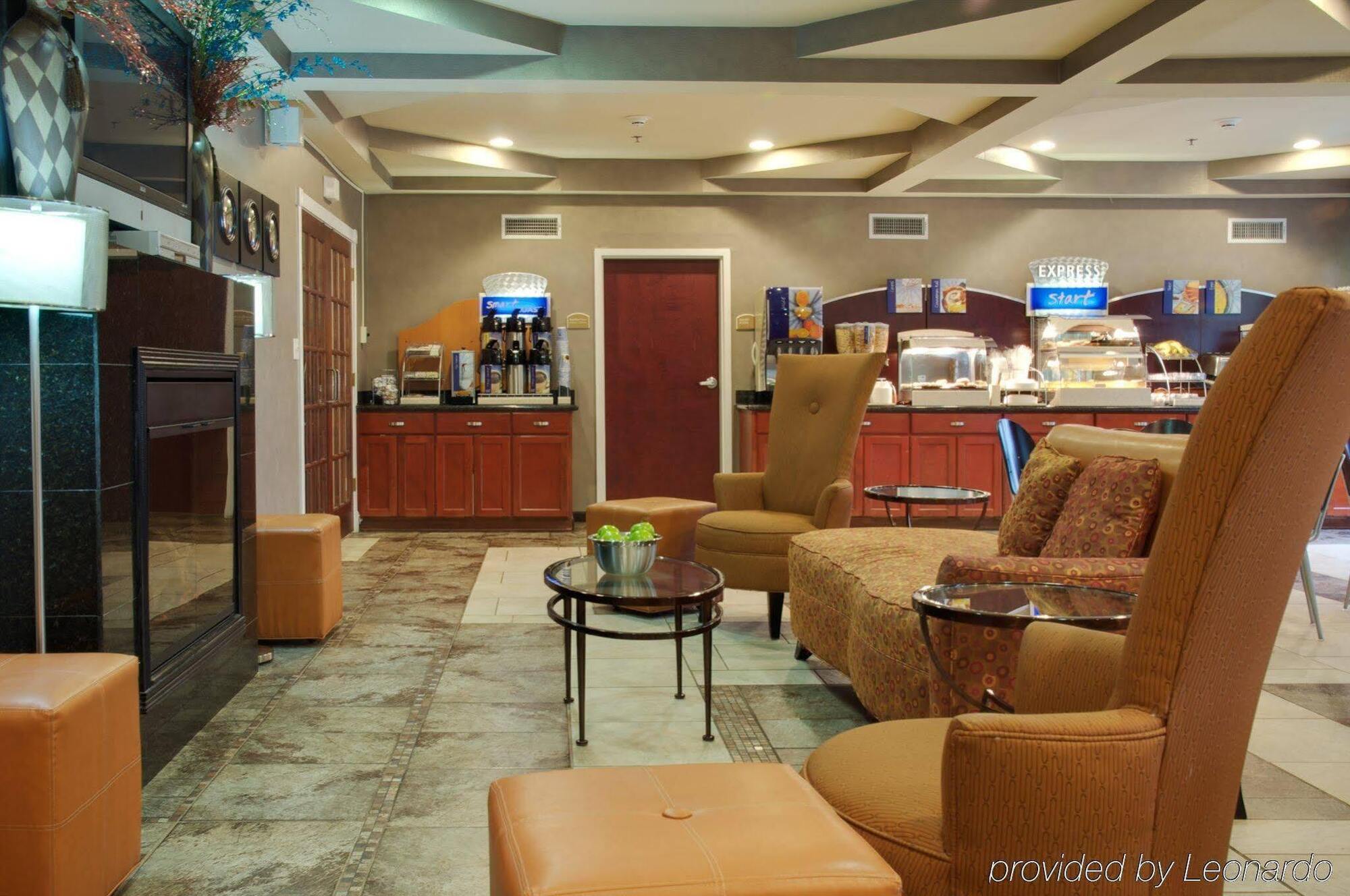 Holiday Inn Express & Suites Alexandria, An Ihg Hotel Exteriör bild
